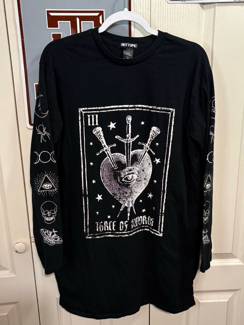 Hot Topic Women’s Black Long-Sleeve Graphic Tee - Tarot Heart Design